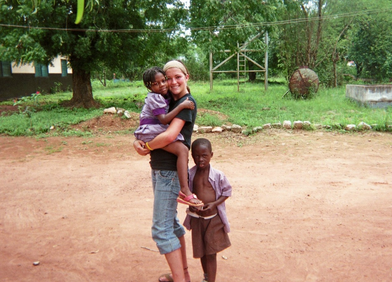 Lindsey Elliott Ghana Hugs
