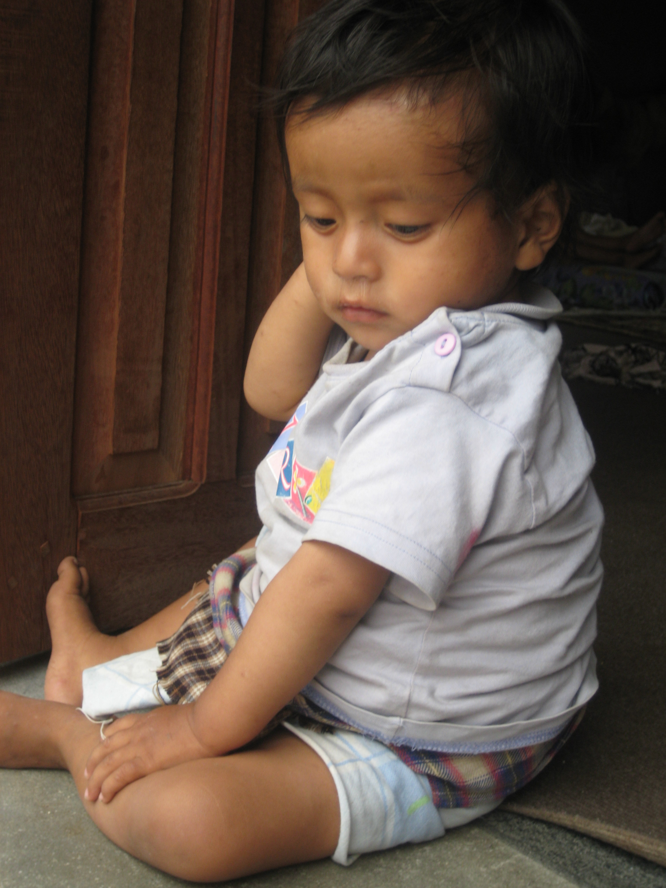 Nepal Teachers Rachel and Britanny Preschool Child